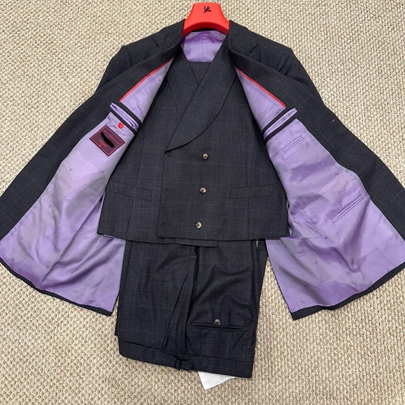 Men’s Isaia three piece custom suit - Picture 2 of 4